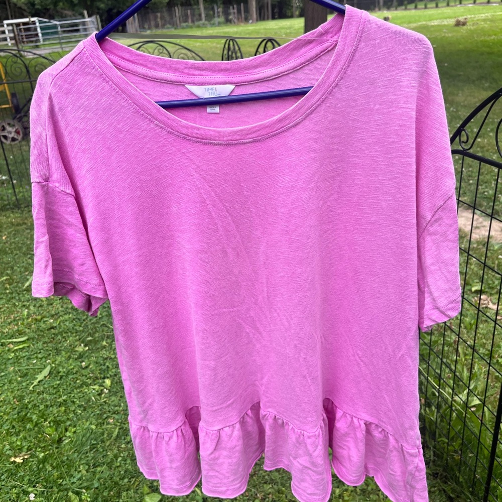 Cute ruffled top!